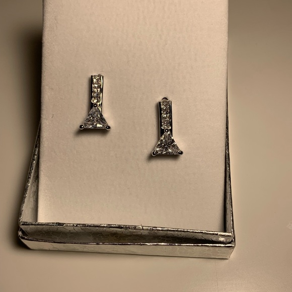 BNIB Swarovski Fixed Drop Earrings - Picture 2 of 2